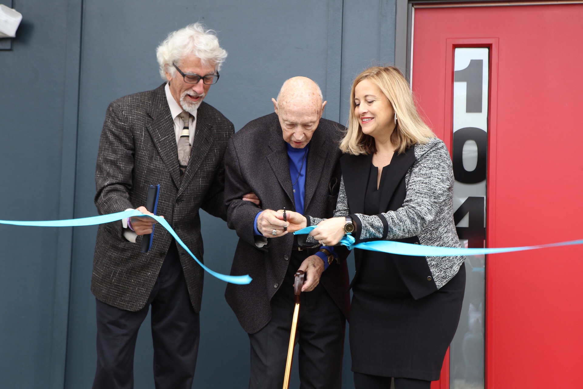 Ribbon Cutting - Roland's Photography.JPG