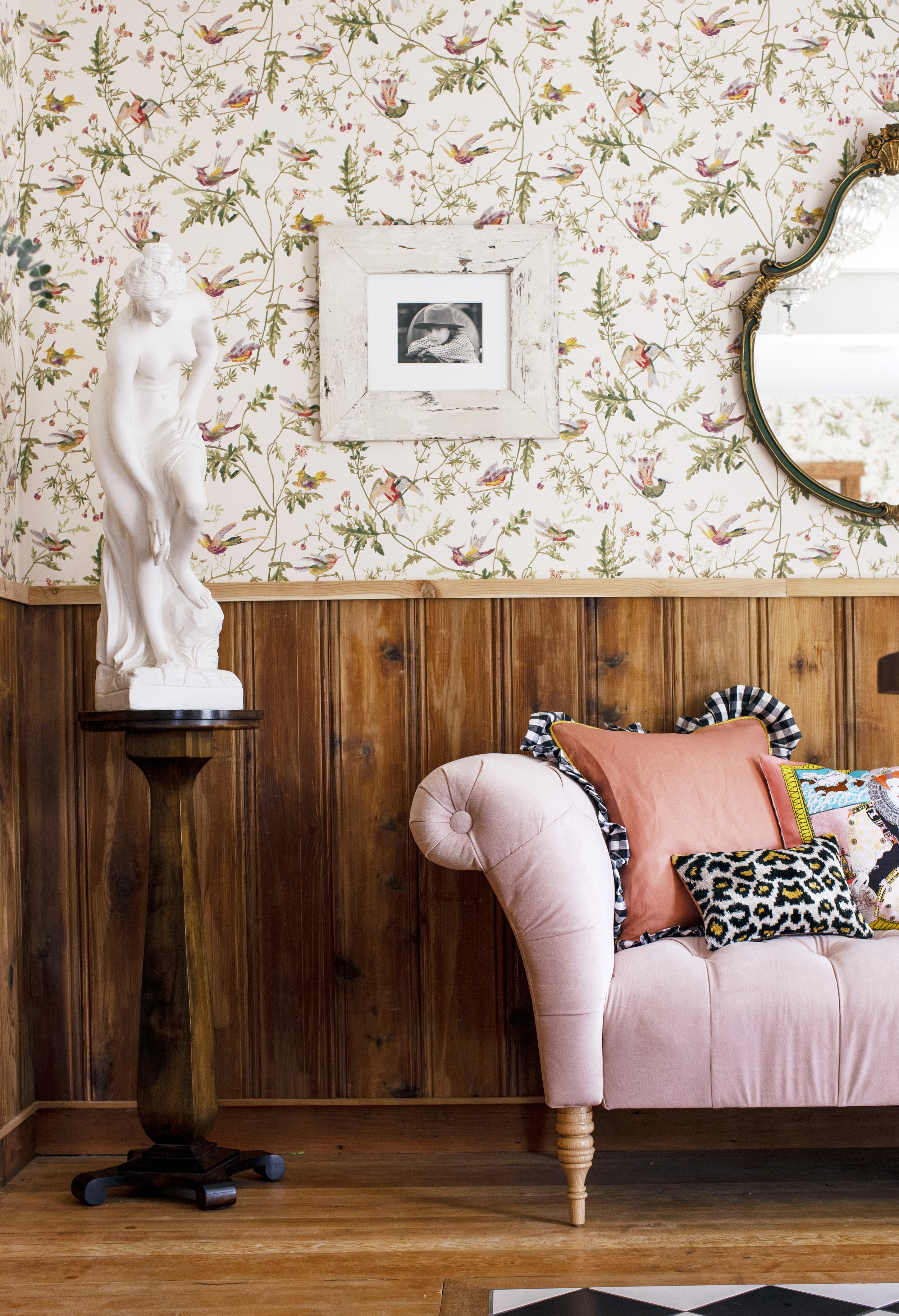 PGE1_Roadhouse Arcady Room_Ep03_Chaise and Sculpture_9756.jpg