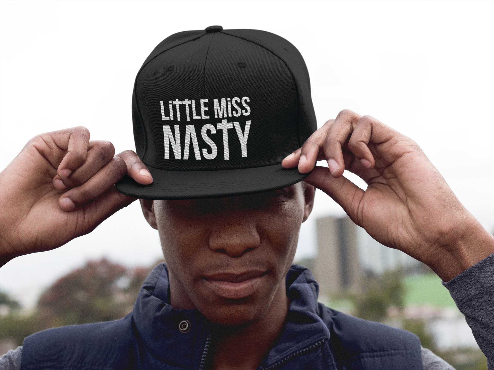 snapback-hat-mockup-of-a-young-black-guy-in-the-city-11779.png