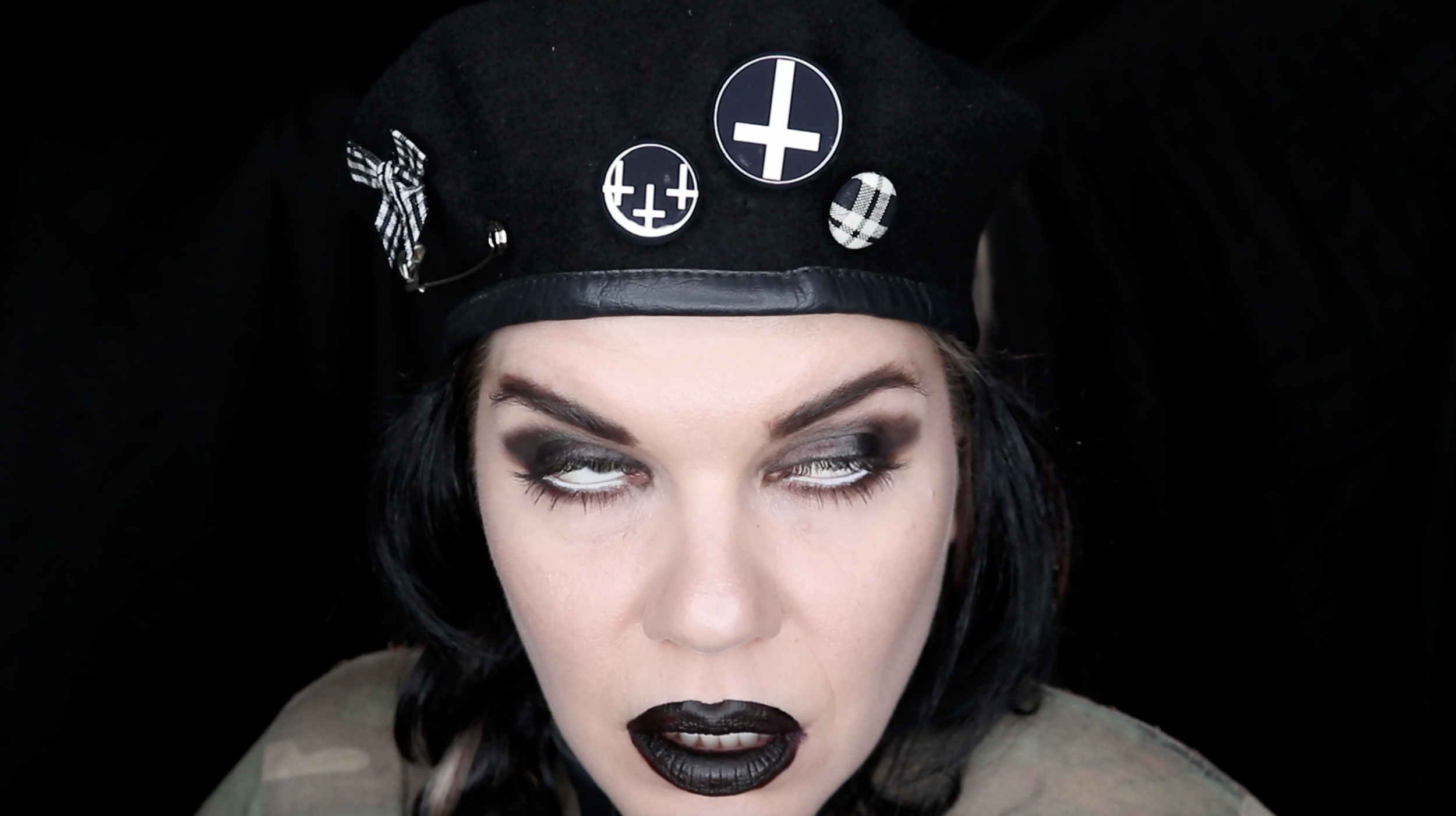 DEADDOLLZ BERET (BLACK)